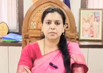 देवरिया डीएम दिव्या मित्तल का लेखपाल पर सख्त एक्शन, दी जेल भेजने की चेतावनी - Panchayati Times