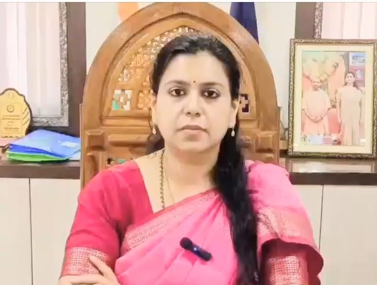 देवरिया डीएम दिव्या मित्तल का लेखपाल पर सख्त एक्शन, दी जेल भेजने की चेतावनी - Panchayati Times