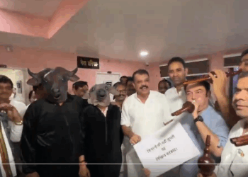 विधानसभा में MP कांग्रेस ने भैंस का रूप धर किया विरोध प्रदर्शन - Panchayati Times