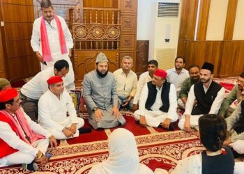 अखिलेश यादव की मस्जिद में बैठक पर गरमाई सियासत - Panchayati Times