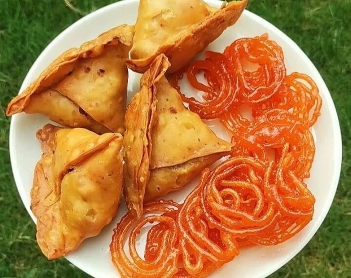 स्वास्थ्य मंत्रालय: समोसा, जलेबी और लड्डू पर चेतावनी लेबल की खबरें भ्रामक - Panchayati Times