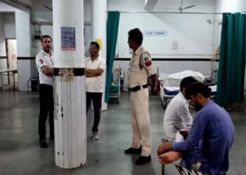 big accident in Chhatarpur Bageshwar Dham: One woman died and 11 injured due to collapse of Dharamshala wall