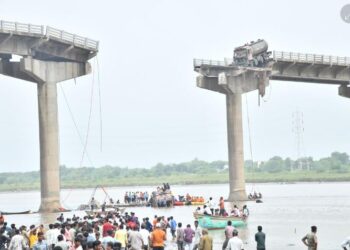 Vadodara bridge collapses: Death toll in Vadodara bridge accident rises to 15, 3 still missing