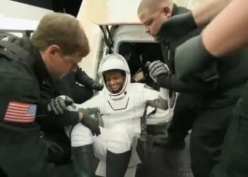 अंतरिक्ष से धरती पर लौटे शुभांशु शुक्ला