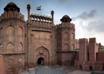 15 अगस्त पर सिनेमा प्रेमियों के लिए डबल धमाका, थिएटर और ओटीटी पर होगी नई फिल्मों की बहार - Panchayati Times