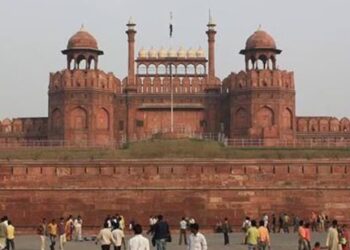 Negligence in security of Red Fort before 15th August, 7 policemen suspended for not being able to detect dummy bomb