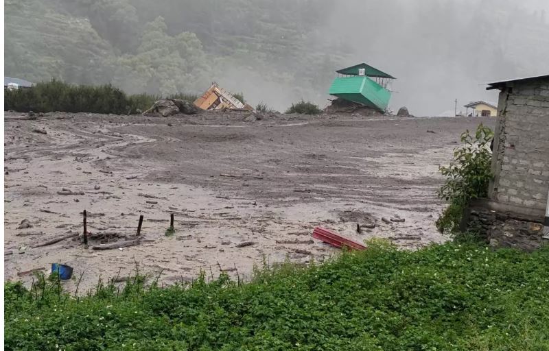 Market, houses and hotels washed away due to cloudburst in Dharali of Uttarkashi, many missing and 4 dead