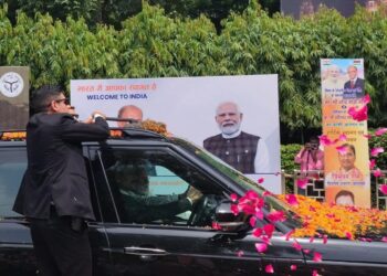 PM Modi's road show in Varanasi (Image Credit: SM)