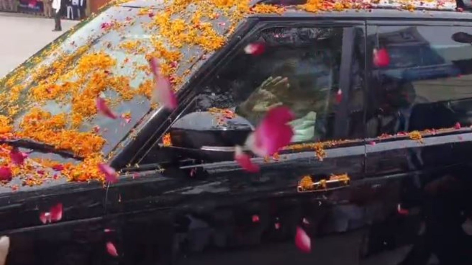 PM Modi's road show in Varanasi (Image Credit: SM)