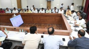 महिला पार्षदों की जगह पहुंचे उनके पति, कलेक्टर ने जताई नाराजगी - Panchayati Times