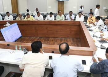 महिला पार्षदों की जगह पहुंचे उनके पति, कलेक्टर ने जताई नाराजगी - Panchayati Times