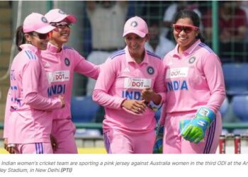 Why did the Indian cricket team wear pink jerseys in the decisive match against Australia in delhi?