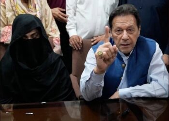 करप्शन केस में इमरान खान और बुशरा बीबी को पाक कोर्ट ने दी 17 साल की सजा - Panchayati Times