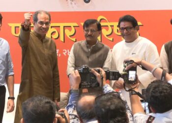 महाराष्ट्र की राजनीति में बदला बदलाव: ठाकरे परिवार आया साथ  - Panchayati Times