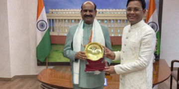 चिकित्सा के क्षेत्र में नवाचार को बढ़ावा देने वाले डॉ. पंकज कुमार अक्षय को लोकसभा अध्यक्ष ने किया सम्मानित - Panchayati Times