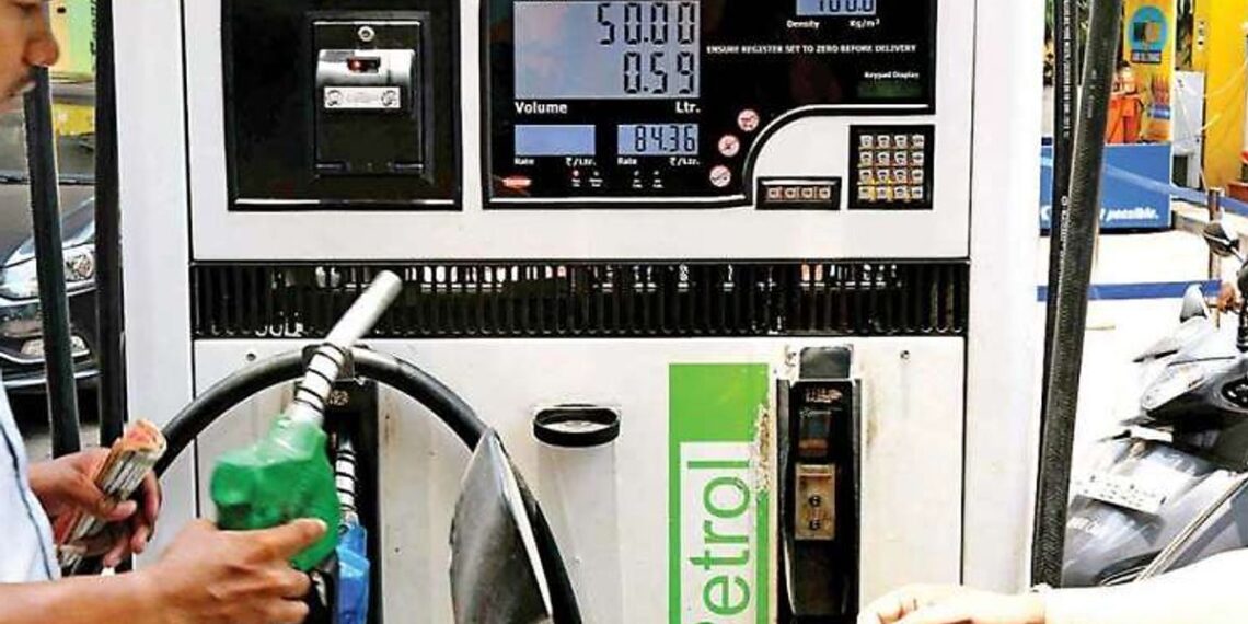 पेट्रोल पंप पर ऐसे हो रहा फ्रॉड, रखें ध्यान - Panchayati Times