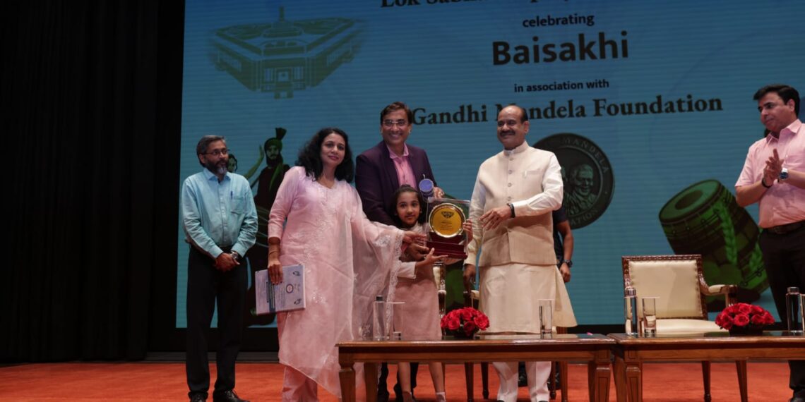 सर्जिकल रोग विशेषज्ञ डॉ. अर्पित चोपड़ा जैन को लोकसभा अध्यक्ष ओम बिरला ने किया सम्मानित - Panchayati Times