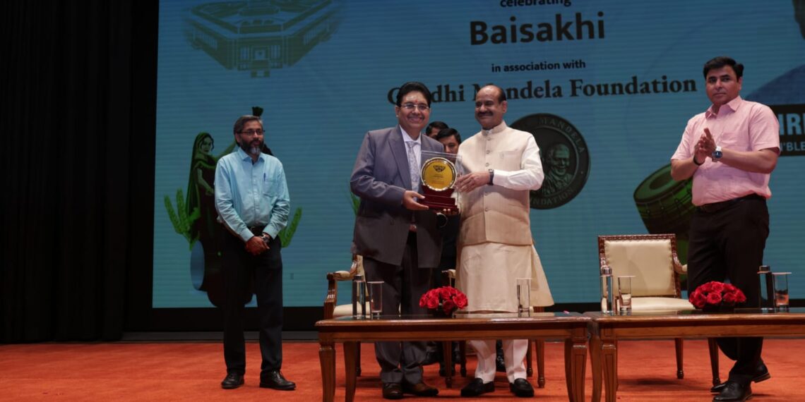 “ब्लड मैन ऑफ इंडिया” डॉ. बसंत गोयल को लोकसभा अध्यक्ष ओम बिरला ने किया सम्मानित - Panchayati Times