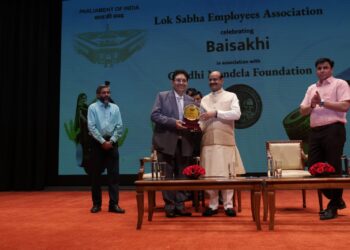 “ब्लड मैन ऑफ इंडिया” डॉ. बसंत गोयल को लोकसभा अध्यक्ष ओम बिरला ने किया सम्मानित - Panchayati Times