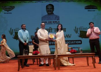 प्रसिद्ध साइकोलॉजिस्ट डॉ. काशिका जैन को लोकसभा अध्यक्ष ओम बिरला ने किया सम्मानित - Panchayati