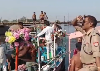 मथुरा में बड़ा हादसा: यमुना नदी में नाव पलटी, कई लोगों की मौत - Panchayati Times