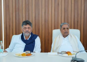 कर्नाटक: ब्रेकफास्ट मीटिंग में सिद्धारमैया ने इस्तीफे का किया ऐलान, डीके शिवकुमार होंगे अगले मुख्यमंत्री - Panchayati Times