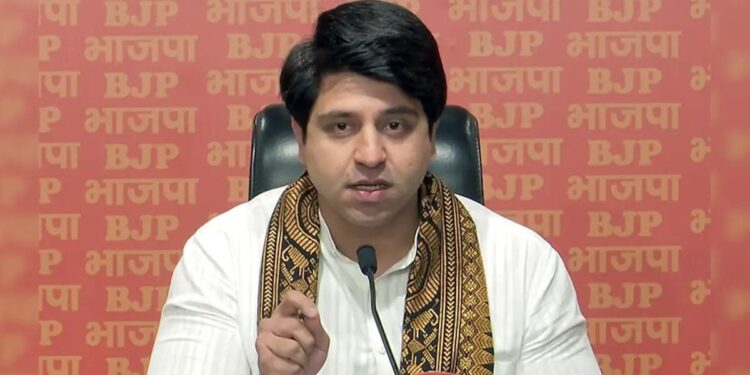 शहजाद पूनावाला के बीजेपी छोड़ने की अटकलें तेज, प्रोफाइल बदलाव के बाद बढ़ी सियासी हलचल - Panchayati Times