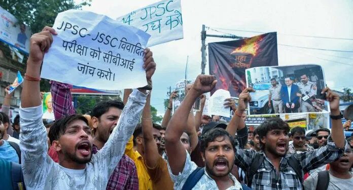 Jharkhand Student Protest: सरकार से बातचीत के लिए छात्रों ने भेजी नई डेलीगेशन लिस्ट, 14वें दिन भी आंदोलन जारी - Panchayati Times