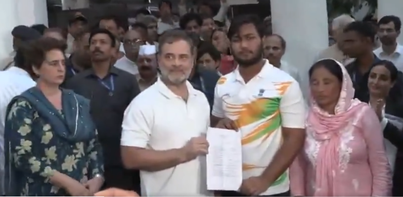 राहुल गांधी के धरने के बाद पैलेट गन मामले में FIR दर्ज - Panchayati Times