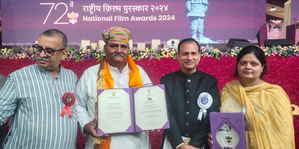 पिपलांत्री पंचायत पर बनी डॉक्यूमेंट्री को मिला राष्ट्रपति से सम्मान, पद्म श्री श्याम सुंदर पालीवाल भी रहे मौजूद - Panchayati Times