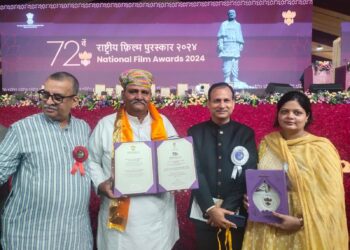 पिपलांत्री पंचायत पर बनी डॉक्यूमेंट्री को मिला राष्ट्रपति से सम्मान, पद्म श्री श्याम सुंदर पालीवाल भी रहे मौजूद - Panchayati Times