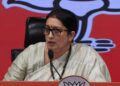 SIR विवाद पर BJP-Congress आमने-सामने, स्मृति ईरानी ने पूछा- डुप्लीकेट नाम क्यों चाहिए? - Panchayati Times