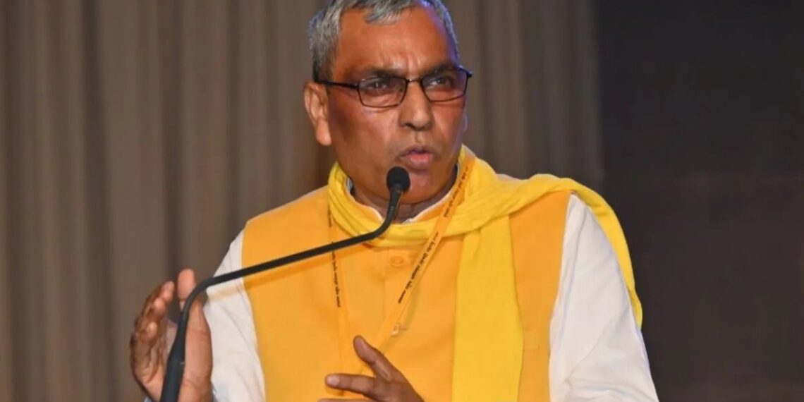 UP: पंचायत सहायकों के प्रदर्शन पर मंत्री ओम प्रकाश राजभर का बड़ा बयान, मानदेय और नौकरी से जुड़ी मांगों पर दिया भरोसा - Panchayati Times
