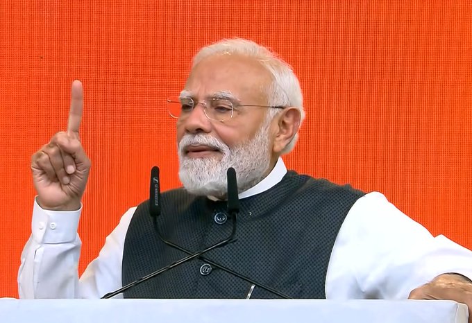 PM Modi 25 Years: सार्वजनिक जीवन में मोदी के 25 साल पूरे, बोले- जनता ही मेरे लिए जनार्दन -Panchayati Times