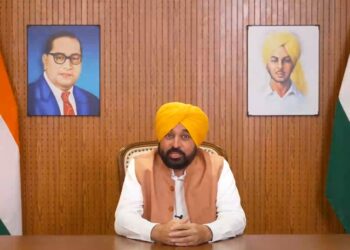 भगवंत मान को दिल्ली एयरपोर्ट पर 3 घंटे रोके रखने का AAP का दावा, ₹50 हजार के चालान पर केंद्र सरकार को घेरा - Panchayati Times